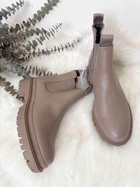 H&M taupe Chelsea Boots